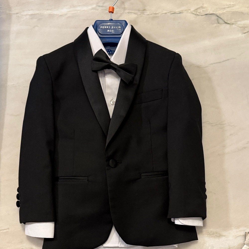 Tuxedo / Suit -Kids / Toddler- 5 piece Perry Ellis Classic Black Tuxedo